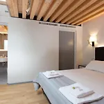 8 Loft Apartment *