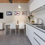 8 Loft Apartment *