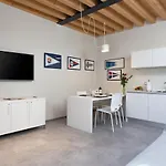 8 Loft Apartment