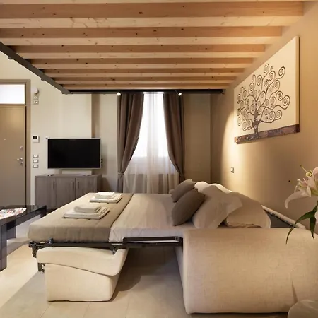 8 Loft Apartment *