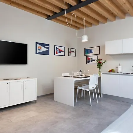 8 Loft Apartment